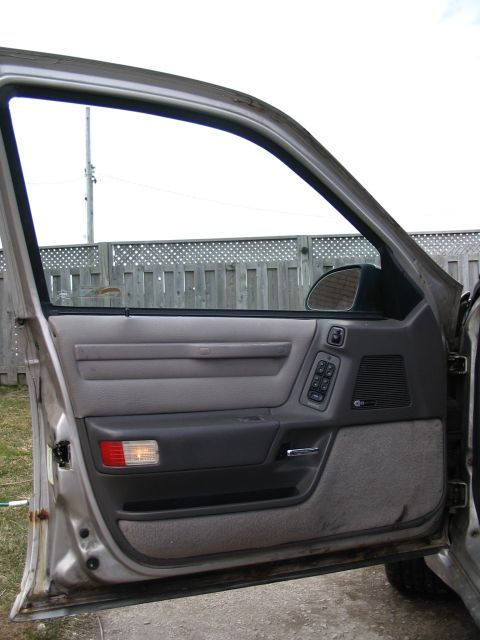 1993 Ford Taurus - Interior view of the driver's side door panel on a 1993 Ford Taurus.