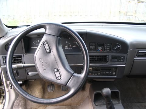 1993 Ford Taurus - Interior view of a 1993 Ford Taurus, the dashboard and steering wheel.