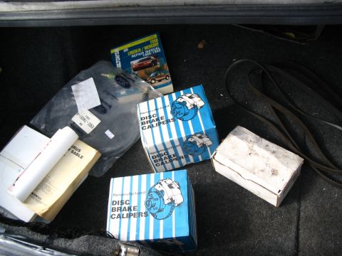 1993 Ford Taurus - The trunk contains parts and a repair manual, not a 1993 Ford Taurus.