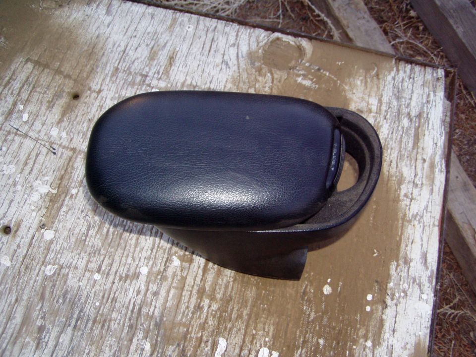 Mint Armrest/cupholder  All bl ack