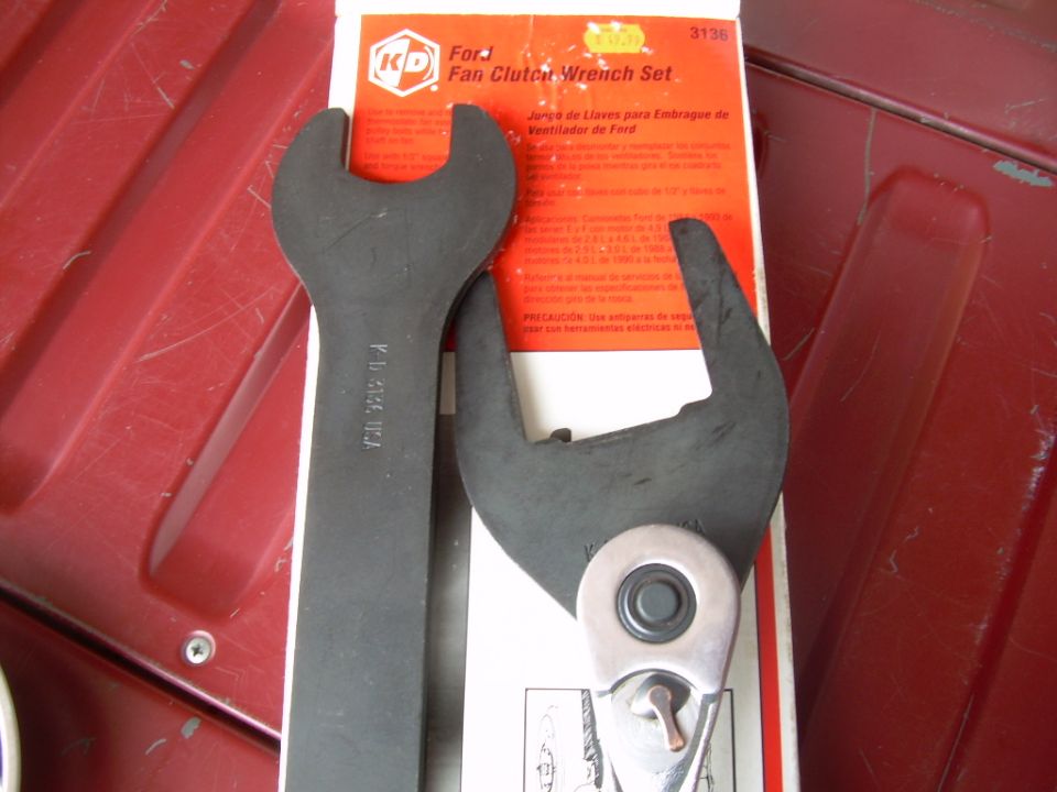 KD Fan Clutch Wrench Set for Ford, with two large wrenches and packaging