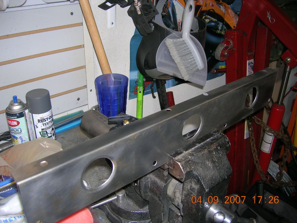 bracing to tie fan shroud to the core support