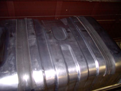 1986 Ford Bronco - I even stuck an extra layer of the foam tape right onto the tank's saddle points for double protection from that rusty old skidplate. No it…