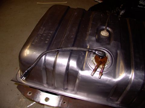 1986 Ford Bronco - Note the orange O-ring on the R/H nipple. For better or for worse these 86 connectors use the same clips as later fuel filters, making them…