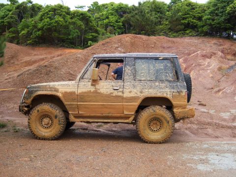 1989 Mitsubishi Montero - first time in the mud with the new tires