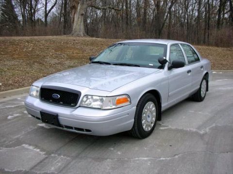 2003 Ford Crown Victoria photo