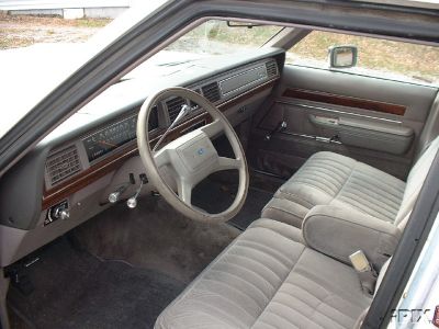 1986 Ford LTD Crown Victoria - The image displays a graphic stating 'SM FILE NOT FOUND'.