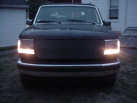 1993 Ford Bronco - parking lights on