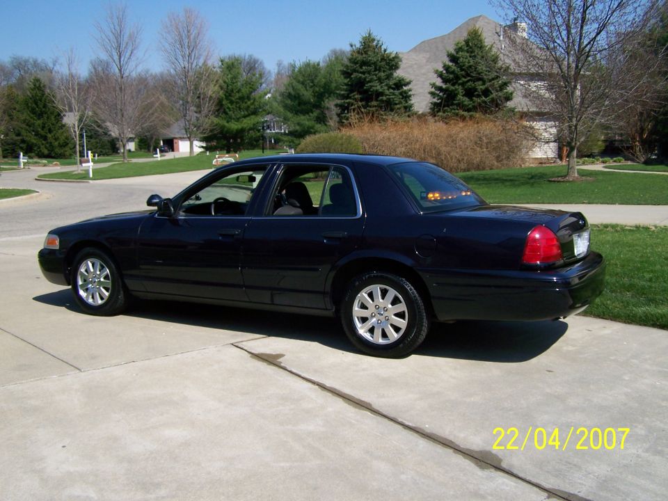 2003 Ford Crown Victoria