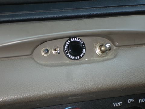 2001 Ford Crown Victoria photo