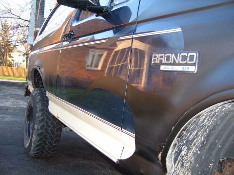 1993 Ford Bronco - Side view of a 1993 Ford Bronco Eddie Bauer, highlighting the model badge and two-tone paint.