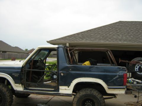 1986 Ford Bronco - This Ford Bronco has had its doors removed and a roll cage installed.