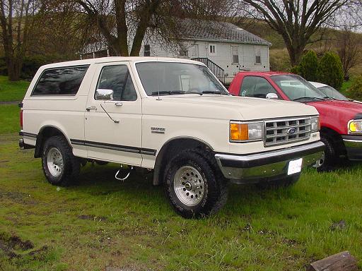 White 1988 Ford Bronco 3q-front view