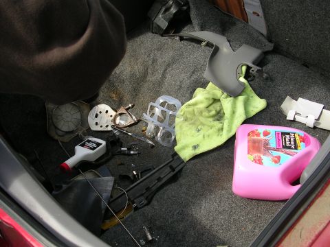 1996 Ford Probe - Junk in the trunk :) Has no spare tire. Spare tire well was dry, no signs of leakage.