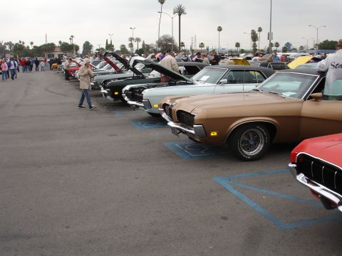 1993 Ford Taurus - A variety of vintage automobiles are on display in an outdoor parking area.
