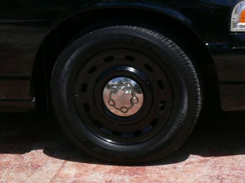 2004 Ford Crown Victoria photo