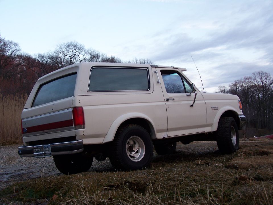 Cream 1989 Ford Bronco rear quarter view
