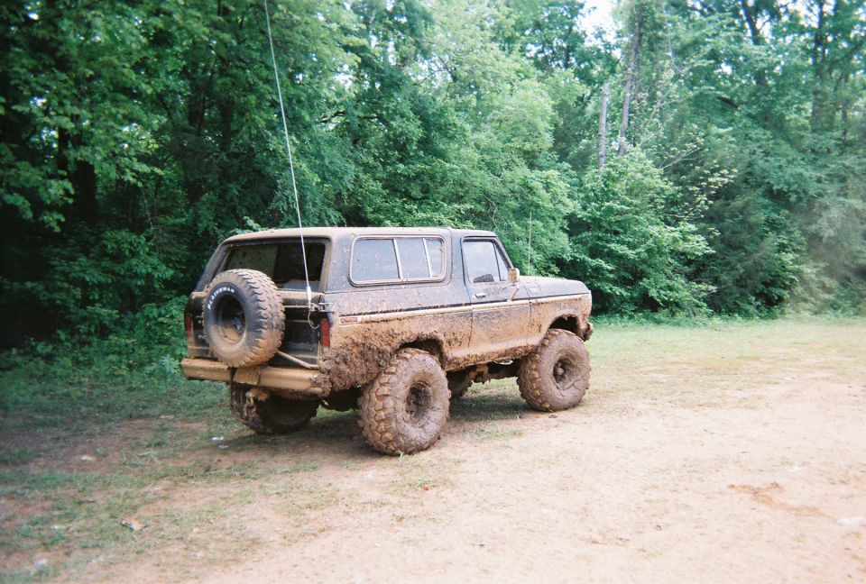 Muddy brown 1978 Ford Bronco 3/4 front view with spare tire on rear
