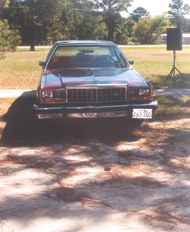 2002 Ford Crown Victoria - This Ford Crown Victoria has a grille style that suggests an earlier model year than 2002.