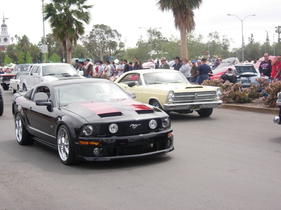 Black 2005 Ford Mustang front view with red hood stripes
