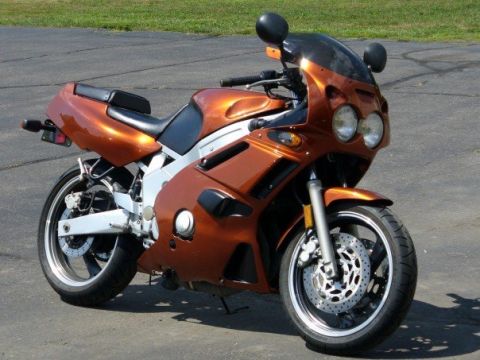 1996 Yamaha FZR600 photo