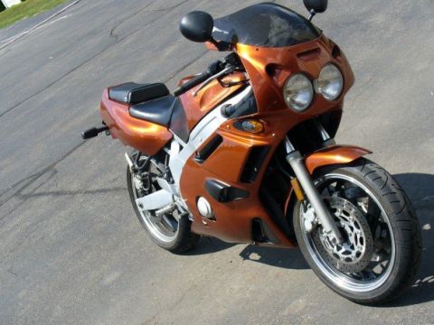 1996 Yamaha FZR600 photo