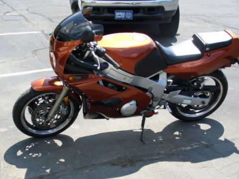 1996 Yamaha FZR600 photo