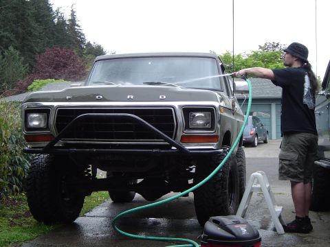 1978 Ford Bronco - Cleaning it off