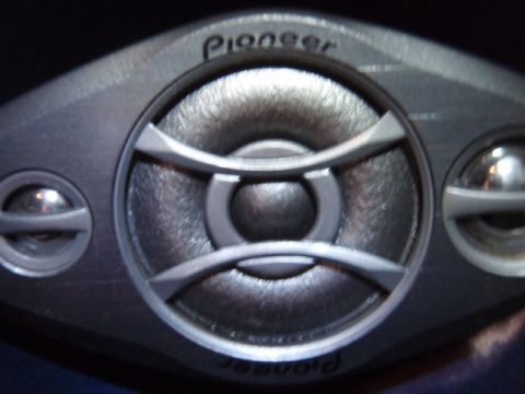 1995 Ford F-150 - CLOSE UP FRONT SPEAKER TS 180 WATTS PIONNER