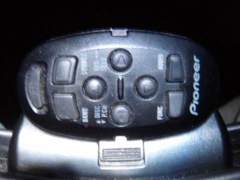 1995 Ford F-150 - CLOSE UP OF WIRELESS REMOTE CONTROL OF THE STEREO FOR THE STEERING WHEEL