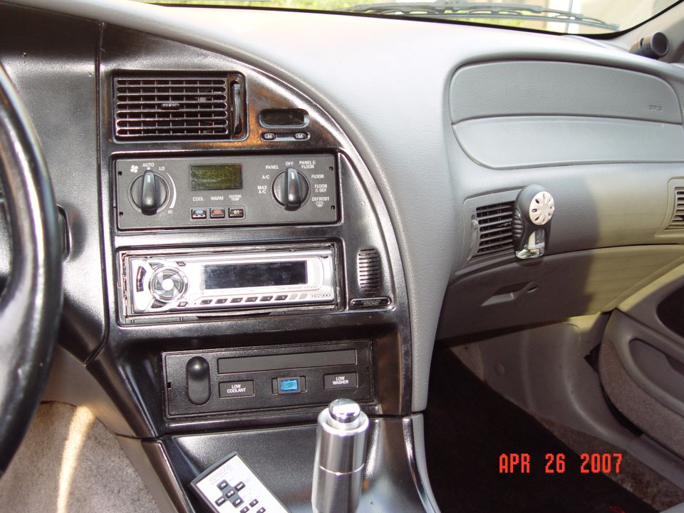 Center console/Kenwood CD player