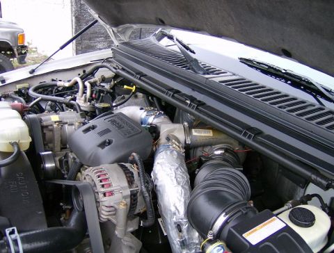 2000 Ford F-250 - Detailed view of the engine compartment in a 2000 Ford F-250, highlighting the Power Stroke diesel engine components.