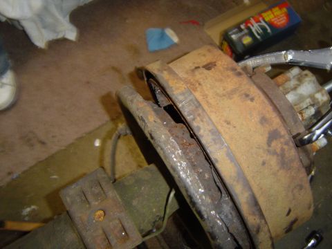 1978 Ford Bronco - Put a big puller on to remove the drums