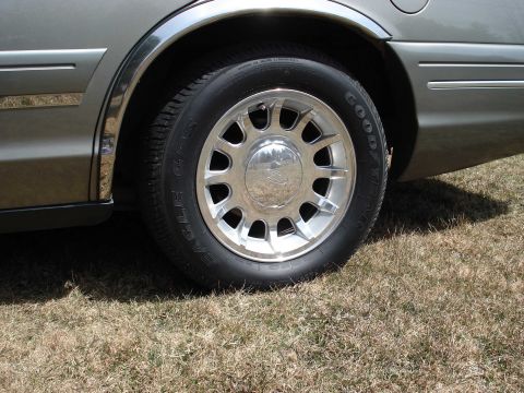1999 Ford Crown Victoria - Polished Wheel