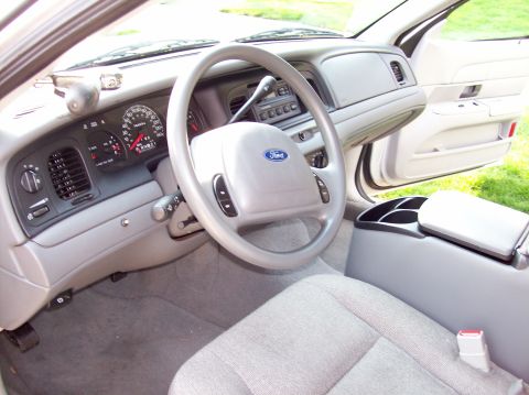 2003 Ford Crown Victoria photo