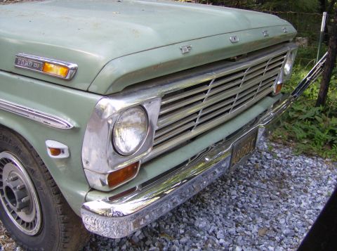 1986 Ford Bronco - The grille and badging indicate this is a 1967 Ford F-series truck, not a 1986 Bronco.