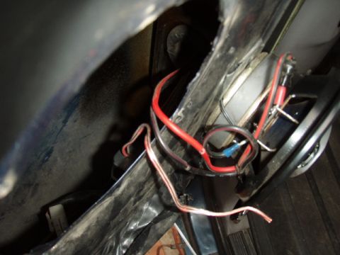 1995 Ford F-150 - WATCHING FROM THE HOLE OF THE LOUDSPEAKER