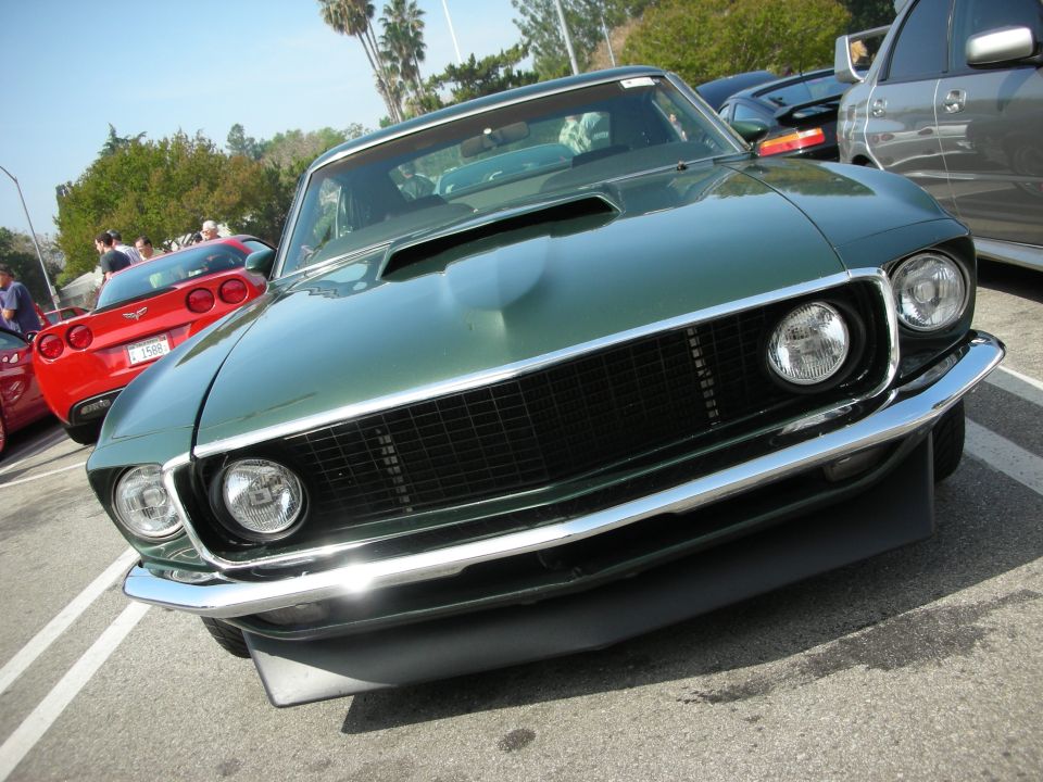 Front grille and headlights of dark green Ford Mustang