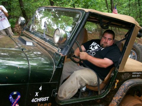 1993 Ford Bronco - Tony's Jeep powering through loose dirt hill climb on Jerry Paul's Expwy