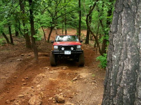 1993 Ford Bronco - Crazy Dave's XJ going up loose-dirt hill climb on J.P.'s Expwy