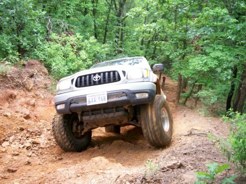 1993 Ford Bronco - Jose going up right-side hill climb on J.P.'s Expwy