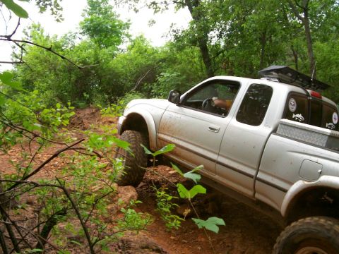 1993 Ford Bronco - Jose providing entertaining hill climb on J.P.'s Expwy