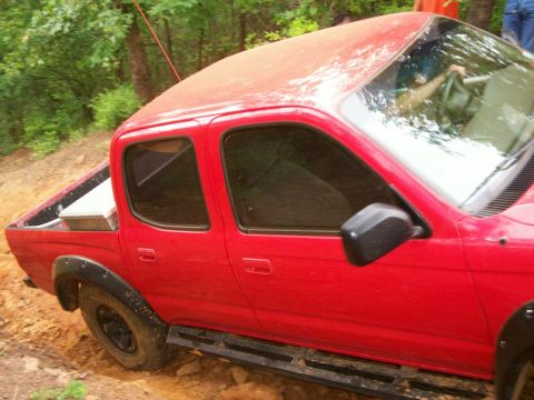 1993 Ford Bronco - Chris's D-Cab gettin' close to wall and tree root on right-side hill climb of J.P.'s Expwy