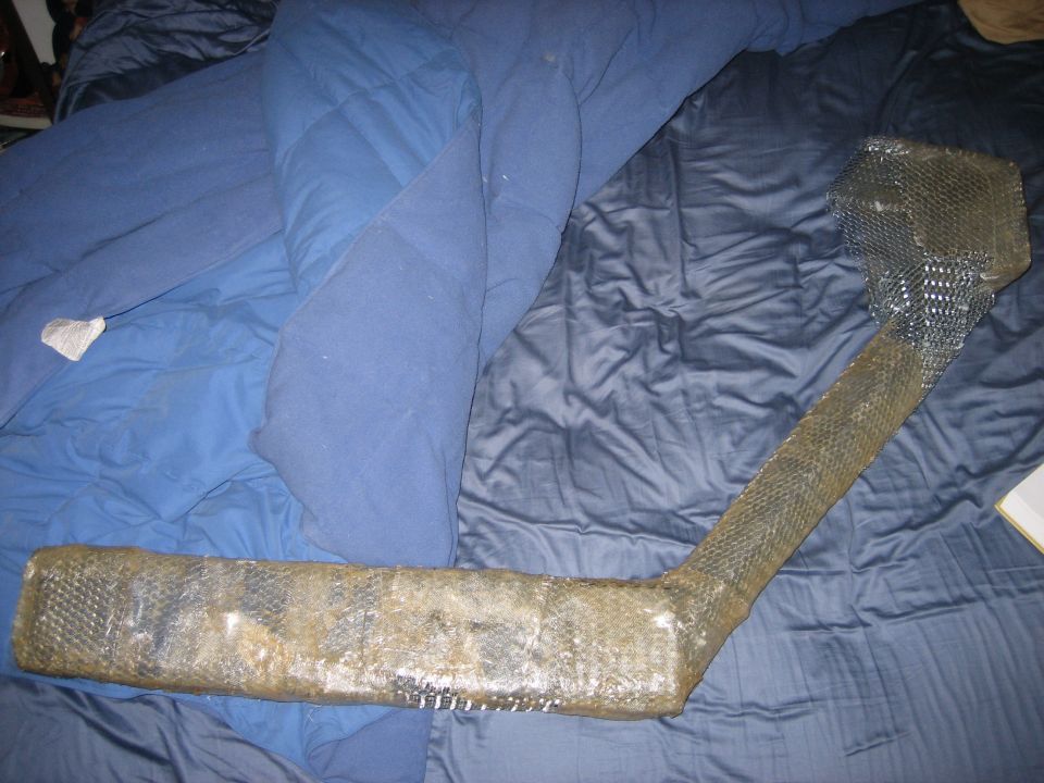 still have to put on another layer of fiberglass all around, and smoothe the whole thing out.
