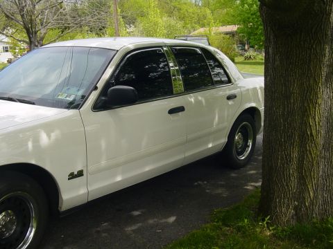 2002 Ford Crown Victoria photo