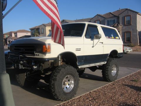 1990 Ford Bronco photo