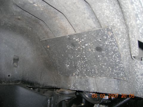 1996 Ford Bronco - The undercarriage of a vehicle is visible, with a date stamp indicating it was photographed in 2007.