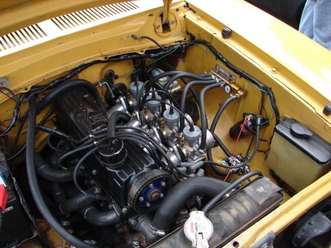 1992 Ford Taurus - Engine bay a modified engine with triple carburetors and custom fuel lines.