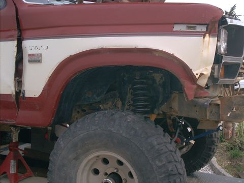 1986 Ford Bronco - This red and white Ford Bronco shows body style cues from the early 1980s, not 1986.