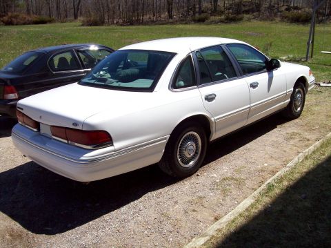 1997 Ford Crown Victoria photo